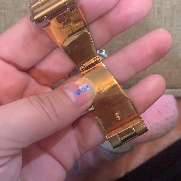 Pinkish face, rose gold Michael Kors watch - Picture 3 of 5